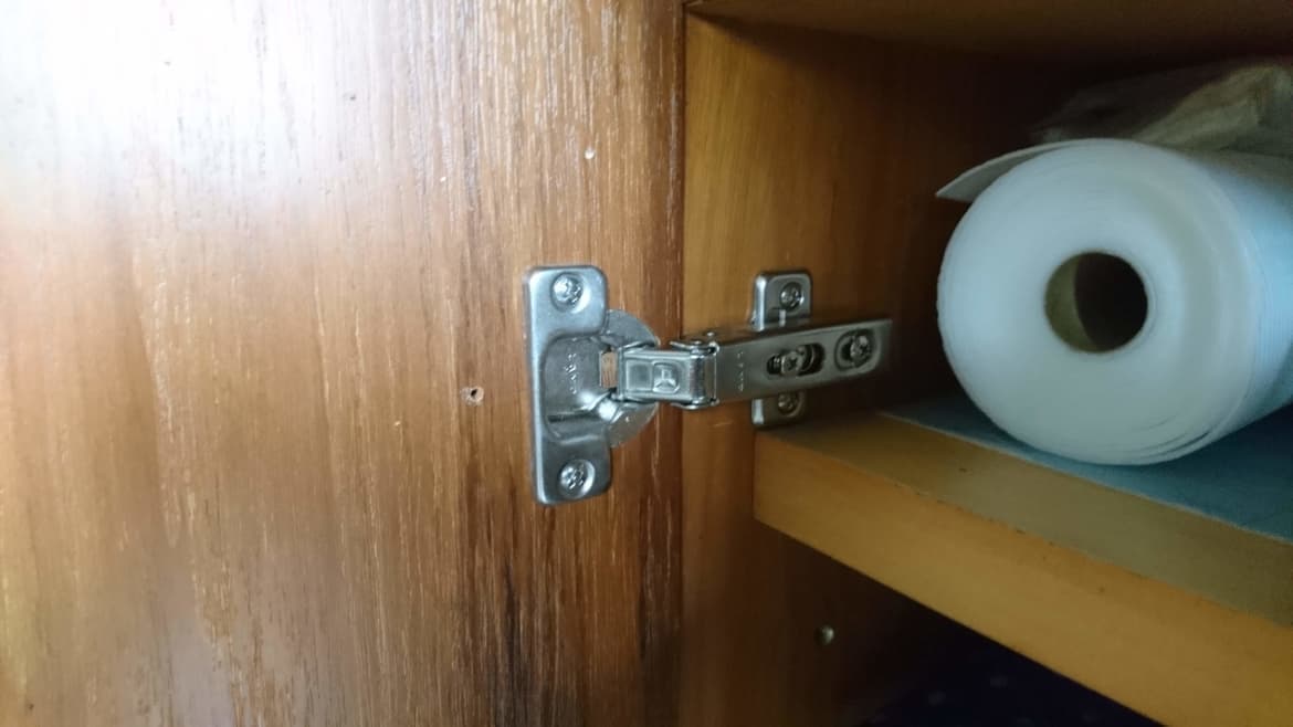 蝶番の調整・交換ならみよし市の建具修理の窓口みよし市